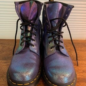 ✨Iridescent Purple Rainbow Ray Dr. Martens 1460✨